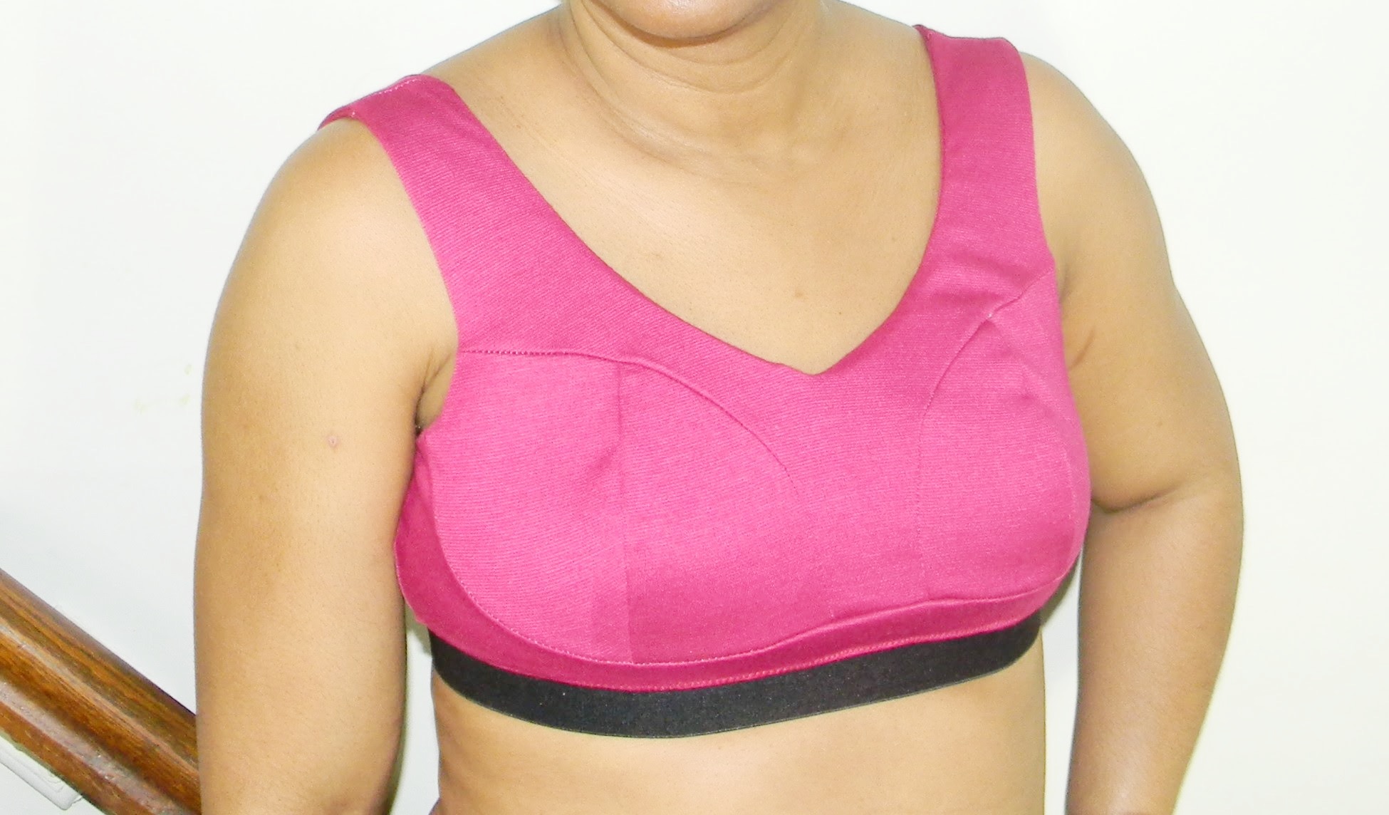 This beginner-friendly sports bra sewing pattern is an essential for your workout wardrobe. A comfy, sporty sew in sizes 28AA to 48M