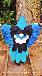 A gorgeous unisex cape pattern you can customize to be any feathered animal! Pair it with our free Felt Masks pattern for an awesome costume.