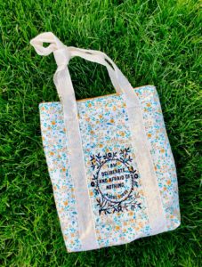 This simply lovely and practical tote bag sewing pattern is a fantastic carry all! It’s large enough to be used from handbag to beach bag to book bag!